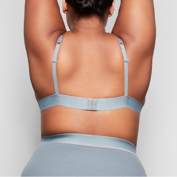 SKIMS‎ COTTON PLUNGE BRALETTE - Picture 5 of 12